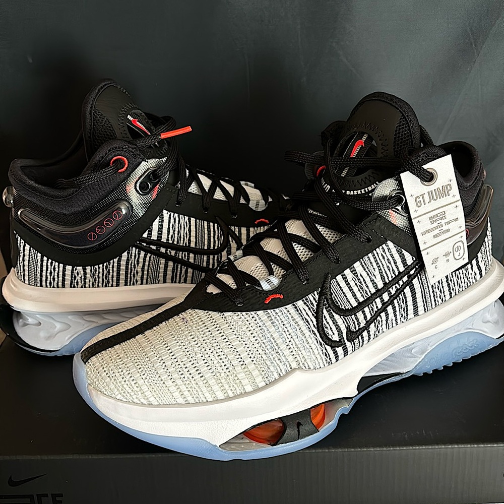 **NEW** Nike Air Zoom GT Jump 2, Size 8 Mens